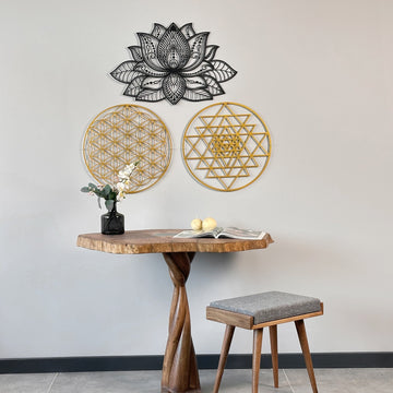 Siyah Mandala, altın Yaşam Çiçeği ve Sri Yantra metal seti, Medium boy, masa yanında