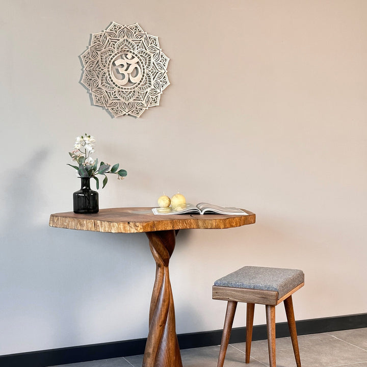 om-mandala-metal-duvar-dekoru-sanatsal-ifade-ve-modern-tasarimin-bulusma-yeri-colorfullworlds