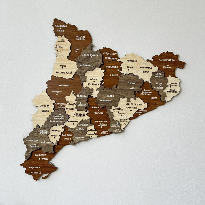 katalonya-ahsap-duvar-haritasi-cok-renkli-ve-cok-katmanli-modern-tasarim-colorfullworldstr