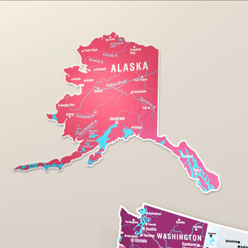 Crimson renkli Alaska parçası yakın çekim, Yukon Nehri ve Anchorage isimleri okunuyor