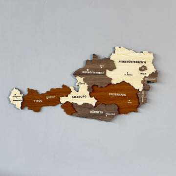 Çok katmanlı Avusturya ahşap duvar haritası, eyaletler farklı ahşap renklerinde, açılı görünüm