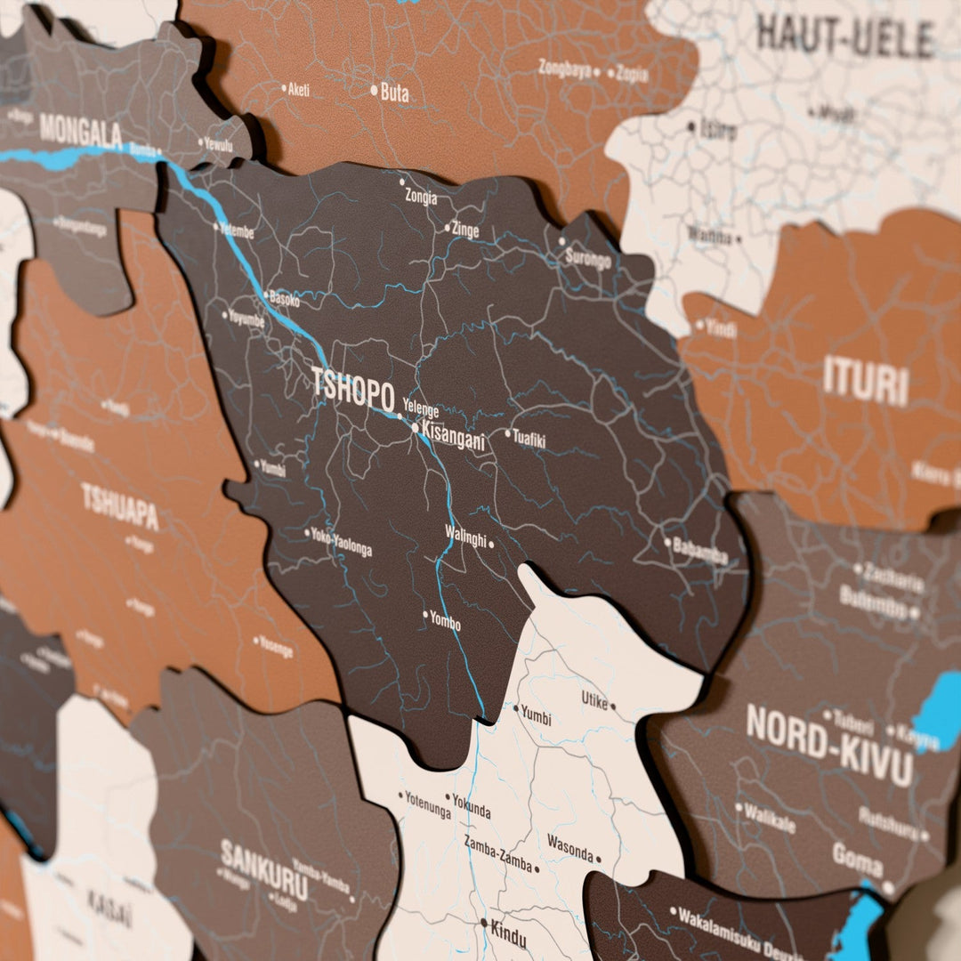 Demokratik Kongo Cumhuriyeti ahşap haritasında Soil renk katmanlı bölgeler ve isimler, yakın plan