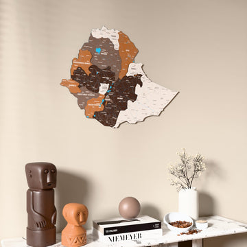 Etiyopya UV baskılı ahşap harita, Soil renk, konsol ve biblolarla bej duvarda