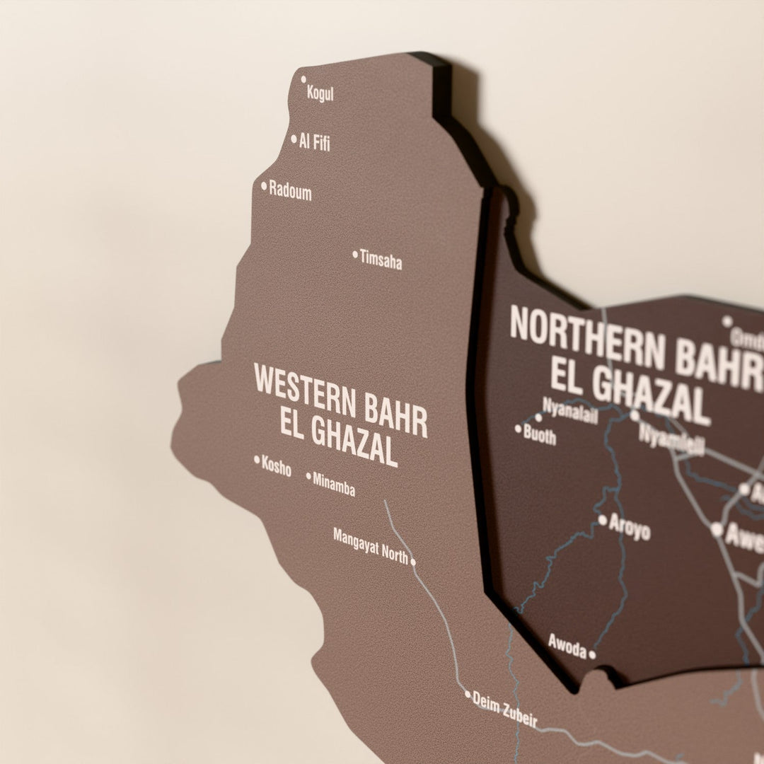 Güney Sudan ahşap haritasında Soil renk katmanlı bölgeler ve isimler, yakın plan