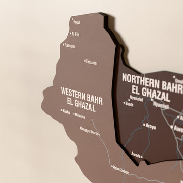 Güney Sudan ahşap haritasında Soil renk katmanlı bölgeler ve isimler, yakın plan