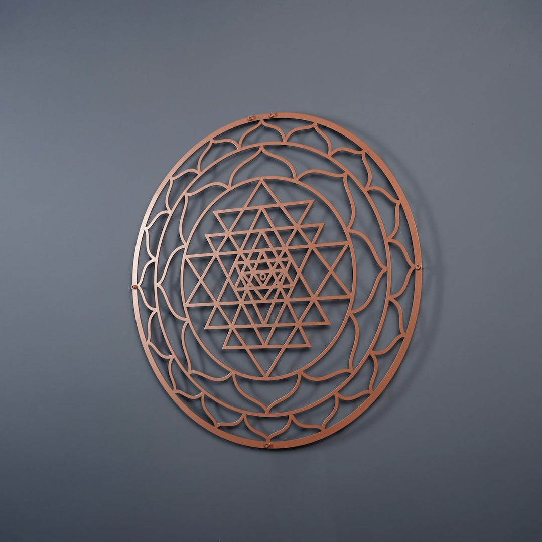 her-mekana-uygun-sofistike-ve-ozgun-bir-tasarim-sunabilen-sri-yantra-geometri-metal-duvar-dekoru