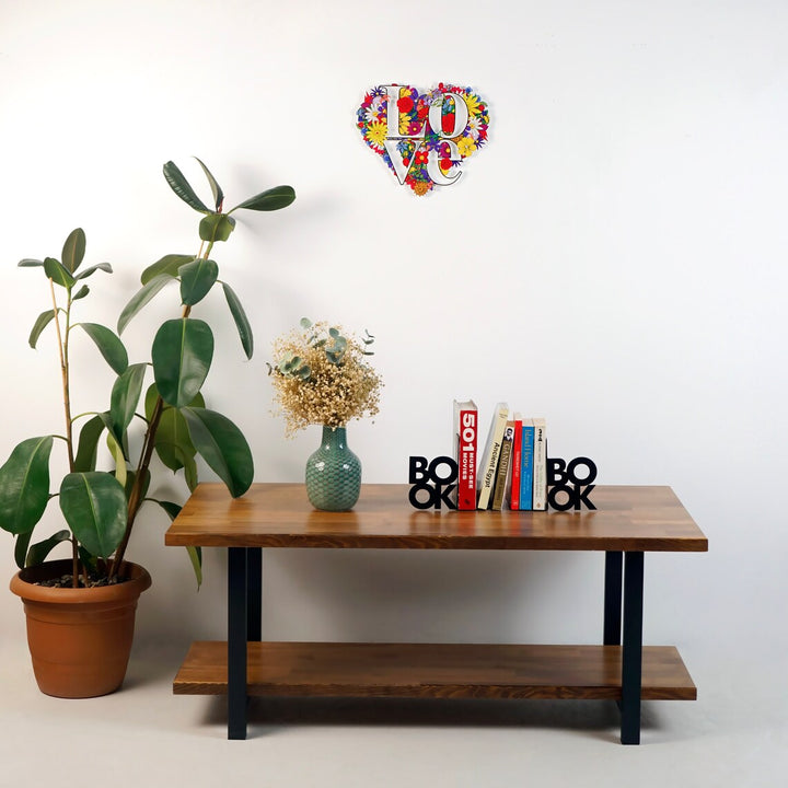 aşkı-simbolize-eden-love-yazılı-dekor-colorfullworlds