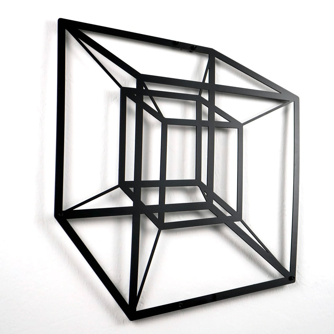 sofistike-tesseract-kup-geometrik-metal-duvar-dekoru-evinizin-veya-ofisinizin-duvarlarına-modern-ve-ozgun-bir-dokunus-katar