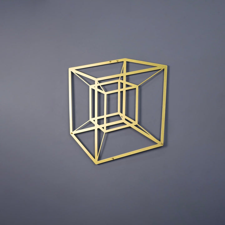 her-mekana-ozgun-ve-modern-bir-dokunus-katan-sofistike-tesseract-kup-geometrik-metal-duvar-dekoru