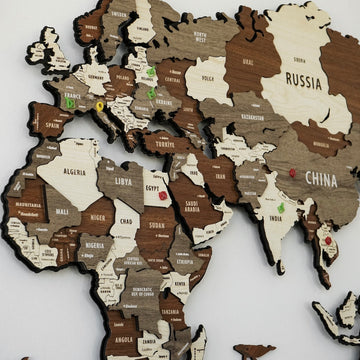 Karışık haritada Afrika ve Avrupa bölgesi yakın çekimi, renkli pinlerle işaretli ülkeler