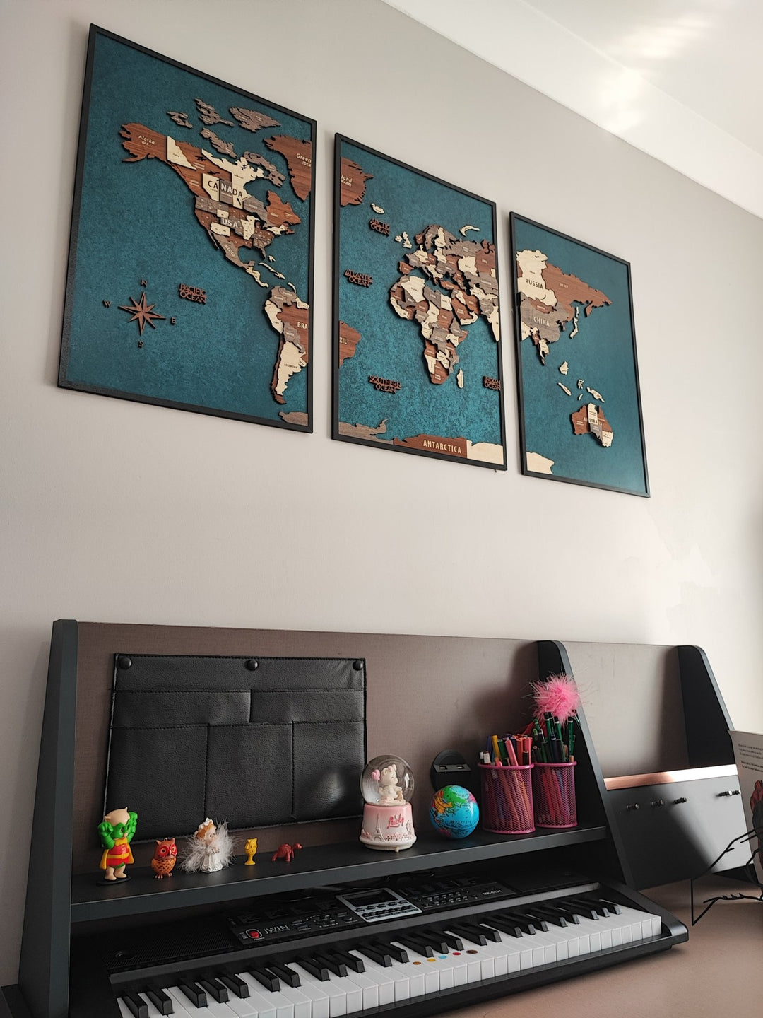 3D Ahşap Dünya Haritası - Modern 3 Parça Çerçeveli Tasarım - müşteri fotoğrafı