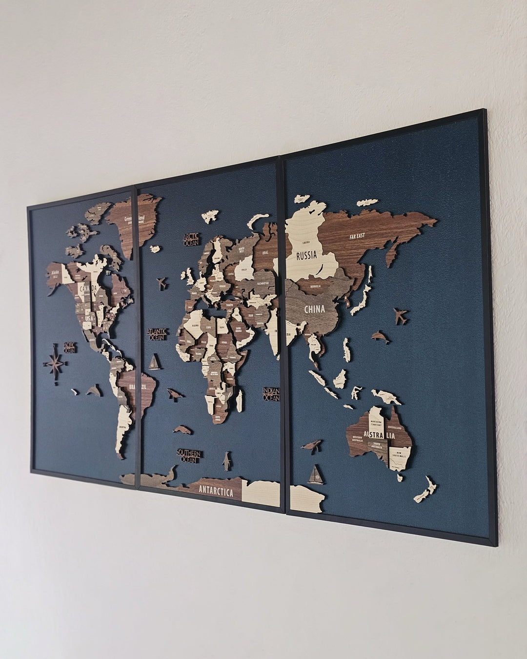 3D Ahşap Dünya Haritası - Modern 3 Parça Çerçeveli Tasarım - müşteri fotoğrafı