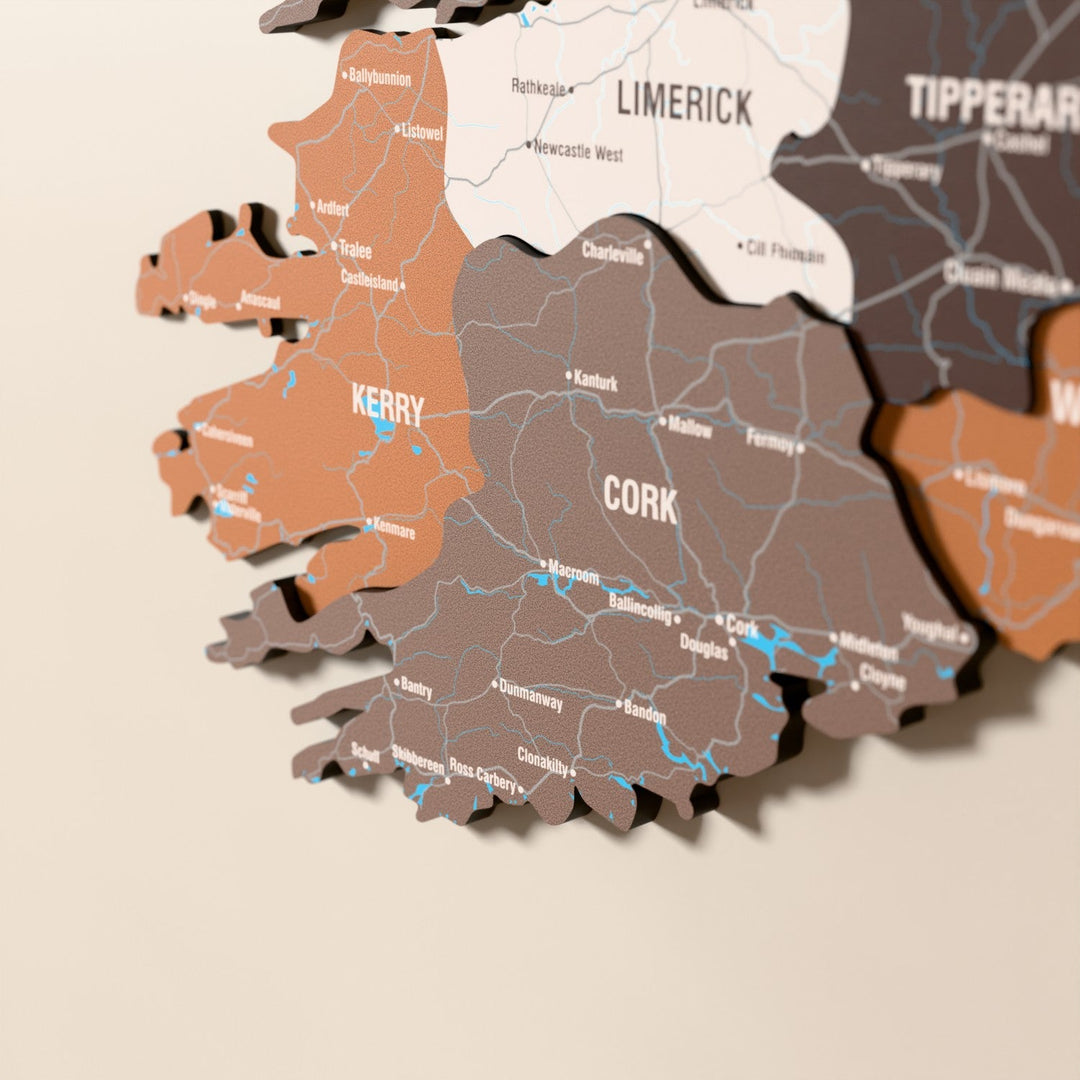 İrlanda ahşap haritasında Soil renk katmanlı bölgeler ve isimler, yakın plan
