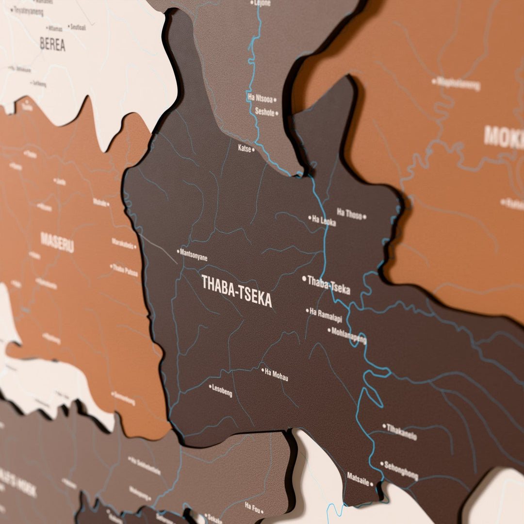 Lesotho ahşap haritasında Soil renk katmanlı bölgeler ve isimler, yakın plan