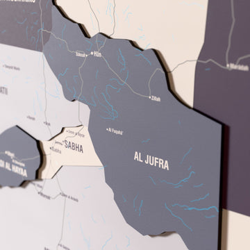 Libya ahşap haritasında Nimbus renk katmanlı bölgeler ve isimler, yakın plan