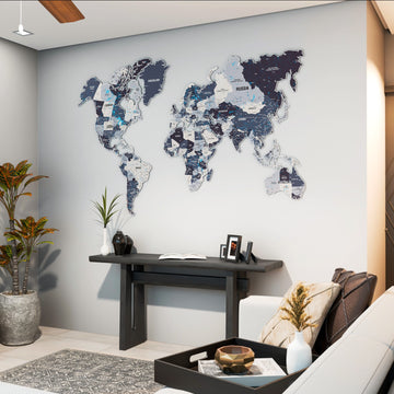 Nimbus renkli metal dünya haritası, 200 x 126 cm, oturma odasında konsol ve sehpa ile