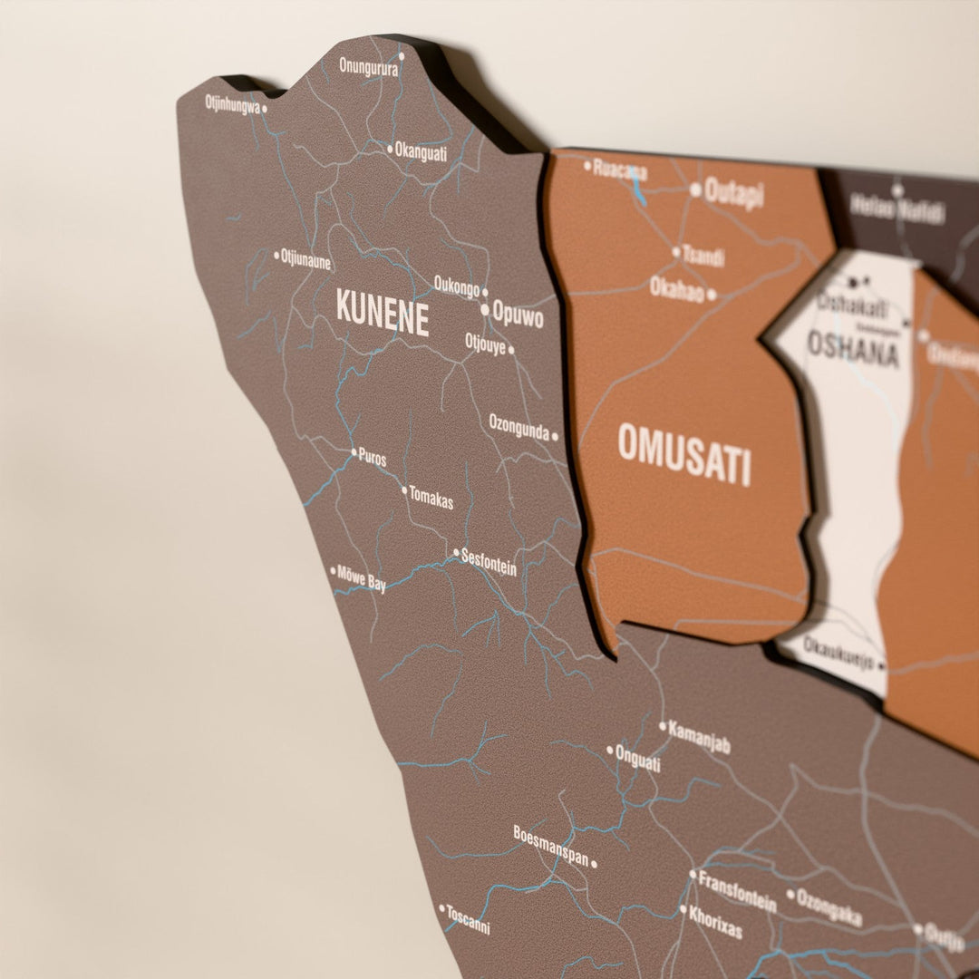 Namibya ahşap haritasında Soil renk katmanlı bölgeler ve isimler, yakın plan