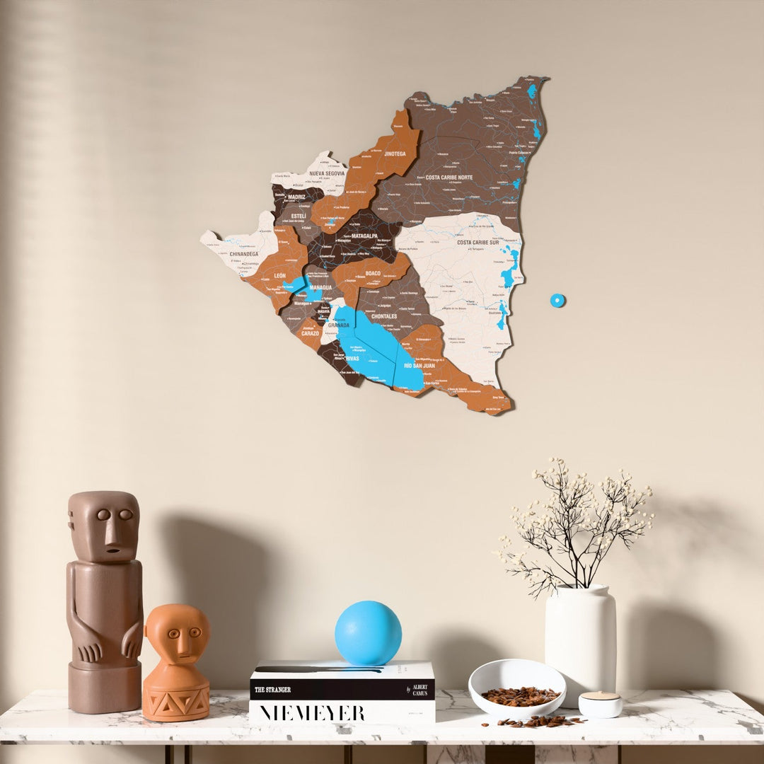 Nikaragua UV baskılı ahşap harita, Soil renk, mermer konsolun üzerindeki duvarda, önden görünüm
