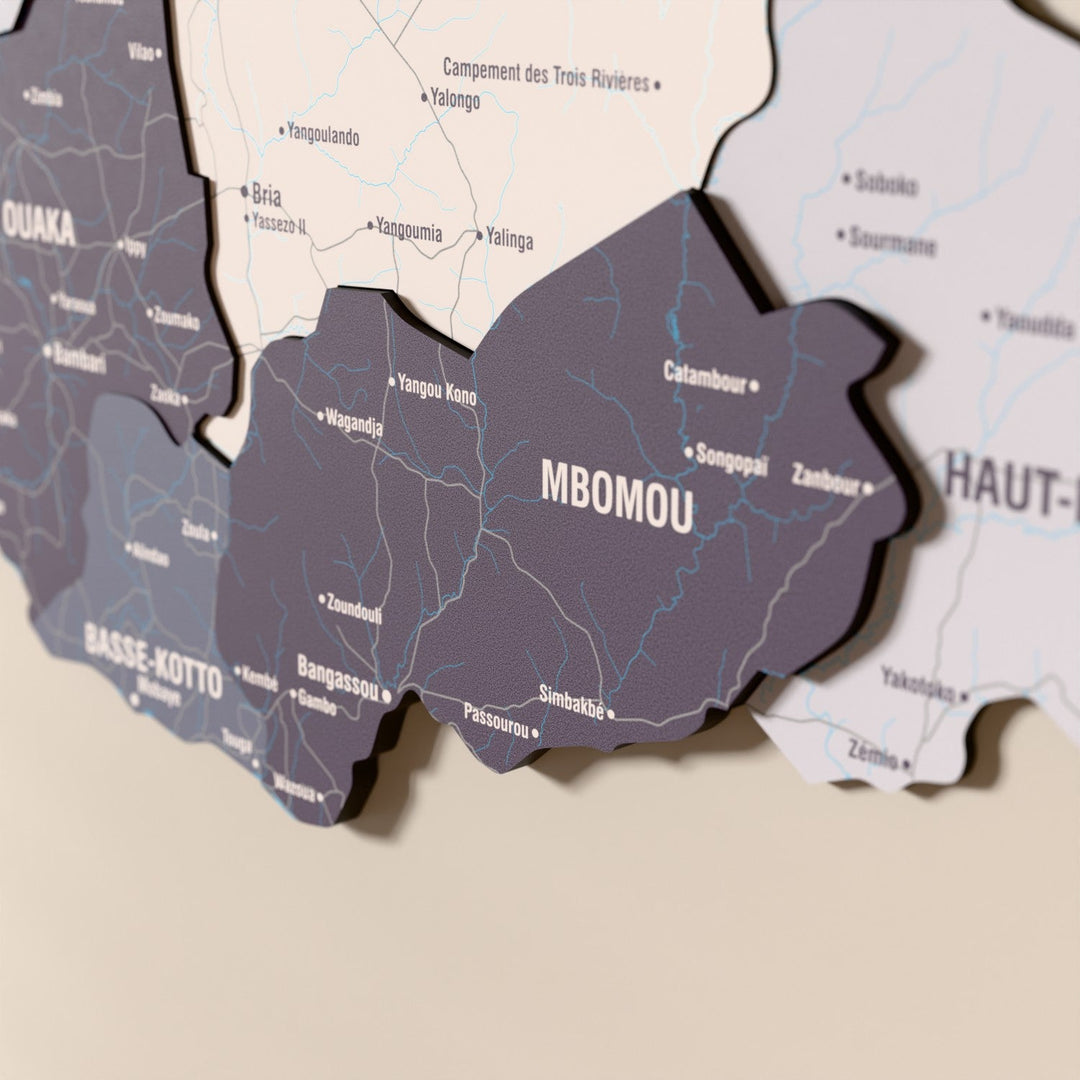 Orta Afrika Cumhuriyeti ahşap haritasında Nimbus renk katmanlı bölgeler ve isimler, yakın plan