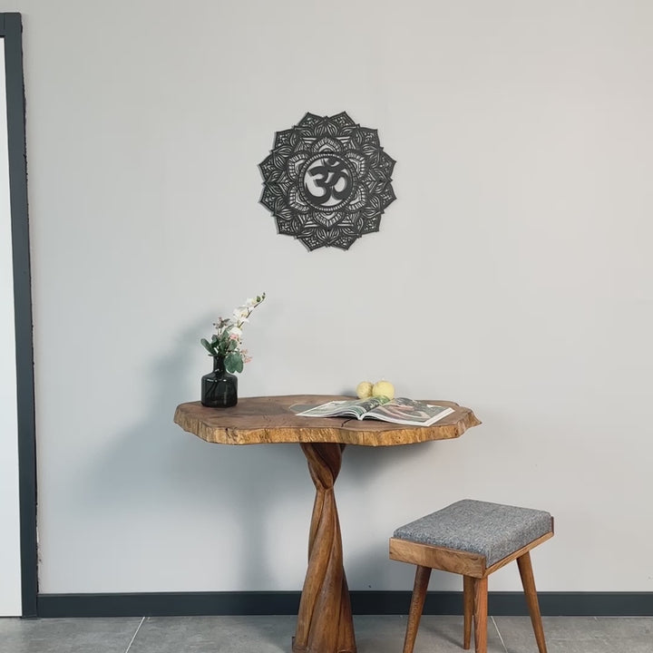 OM Mandala Duvar Tablosu – Metal Dekoratif