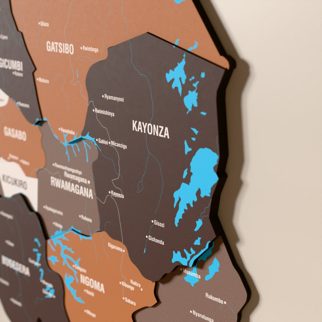 Ruanda ahşap haritasında Soil renk katmanlı bölgeler ve isimler, yakın plan