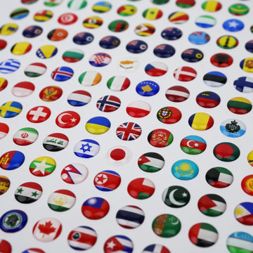 276'lı silikon harita pin seti, ülke bayraklarını gösteren yakın çekim, Japonya, Türkiye ve İngiltere dahil