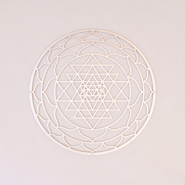 sri-yantra-gumus-metal-tablo-modern-geometrik-duvar-dekoru-colorfullworldstr