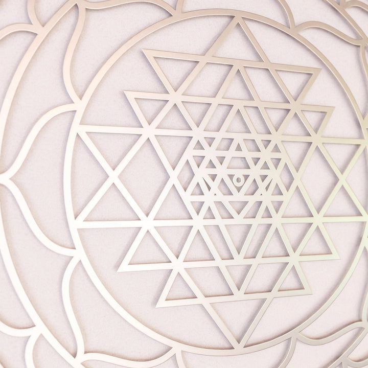 sri-yantra-gumus-metal-tablo-dekoratif-geometrik-duvar-susu-colorfullworldstr