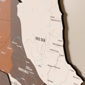 Sudan ahşap haritasında Soil renk katmanlı bölgeler ve isimler, yakın plan
