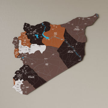Soil Suriye ahşap duvar haritası, bölge sınırları ve Arapça yazılarıyla büyük önden görünüm