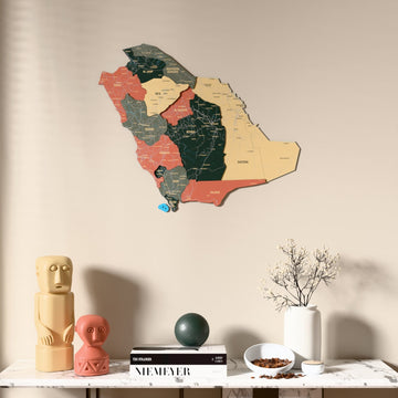 Suudi Arabistan UV baskılı ahşap harita, Sage renk, mermer konsolun üzerindeki duvarda, önden görünüm