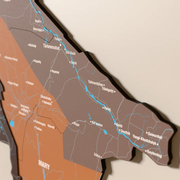 Türkmenistan ahşap haritasında Soil renk katmanlı bölgeler ve isimler, yakın plan