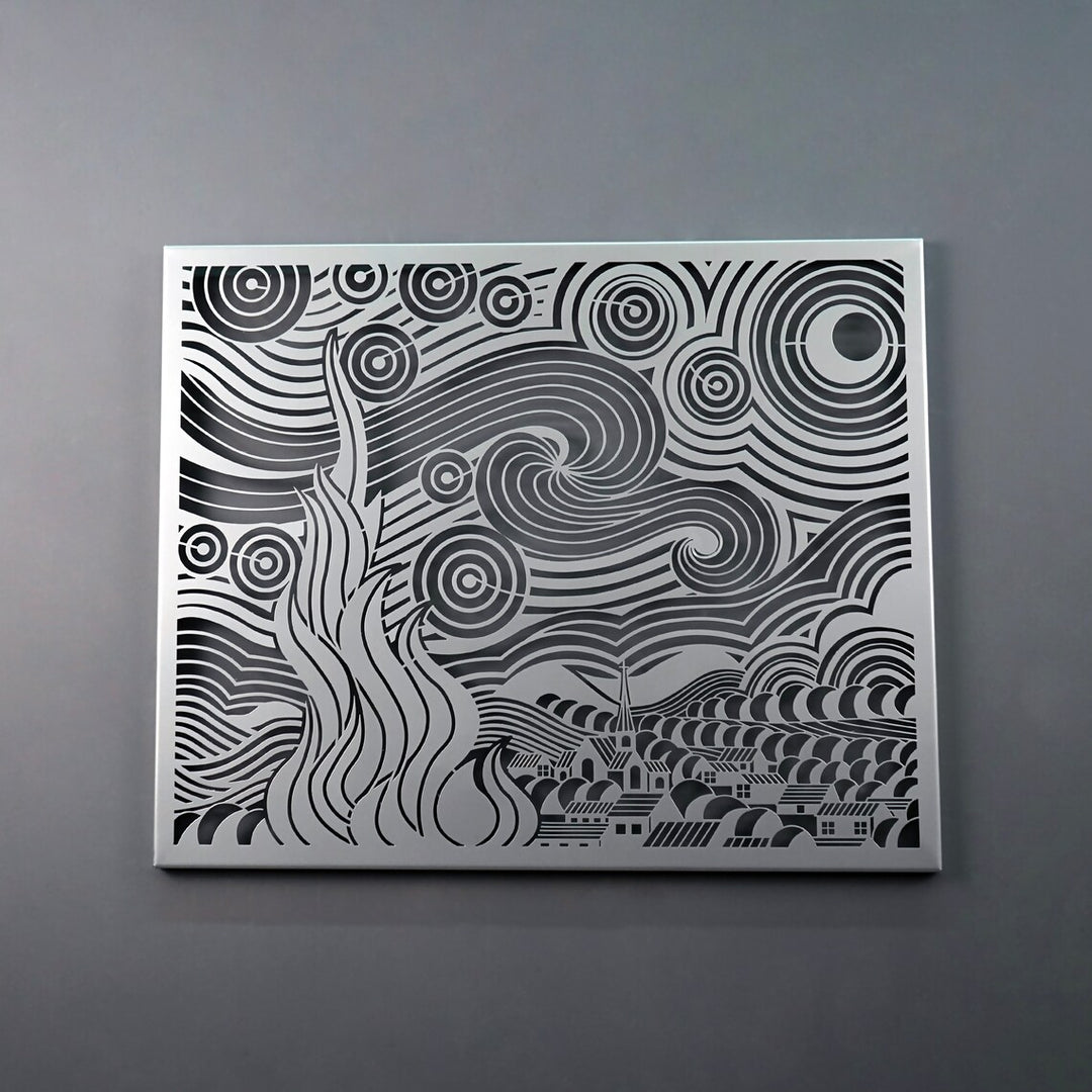 Gümüş renkli Van Gogh Yıldızlı Gece metal duvar tablosu, gri duvarda ön görünüm