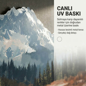 Dağ ve orman metal tablonun canlı UV baskı detayı, solmaya dayanıklı renkler ve hassas kesimli kenar