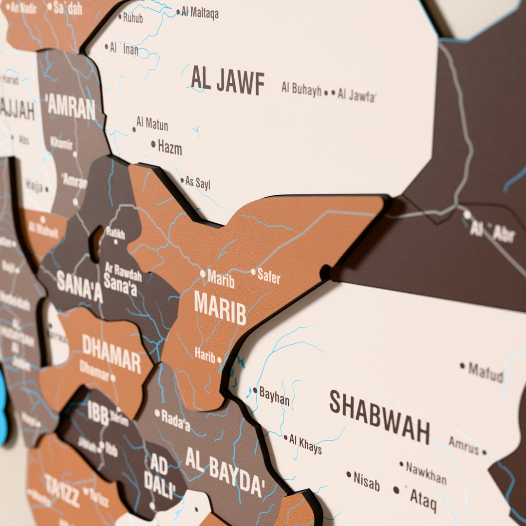Yemen ahşap haritasında Soil renk katmanlı bölgeler ve isimler, yakın plan
