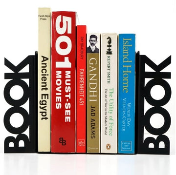 Siyah BOOK yazılı metal kitap tutucu çifti, beyaz zeminde, önden görünüm