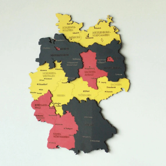 almanya-ahsap-duvar-haritasi-ahsap-duvar-dekoru-3d-ve-cok-renkli-katmanli-ahsap-harita-ile-modern-sanat-colorfullworldstr