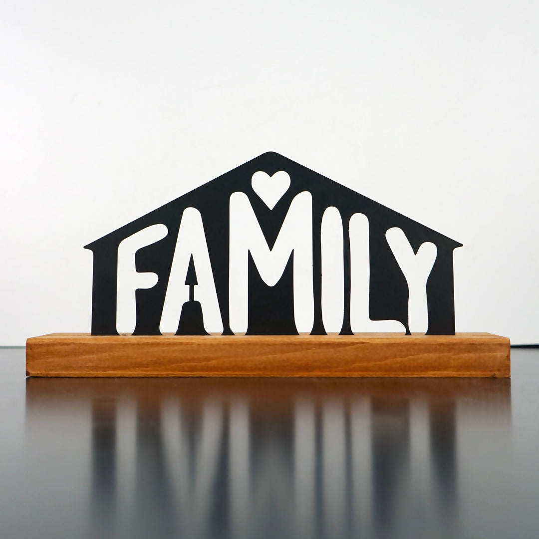Family Ev Şekilli Metal Masa ve Raf Dekoru
