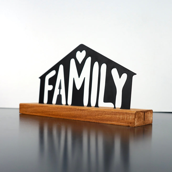 Family Ev Şekilli Metal Masa ve Raf Dekoru