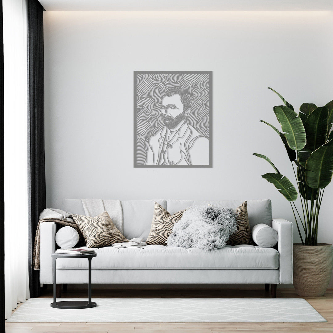 Gümüş renkli Van Gogh otoportre metal tablo, beyaz kanepeli ve bitkili salonda duvarda